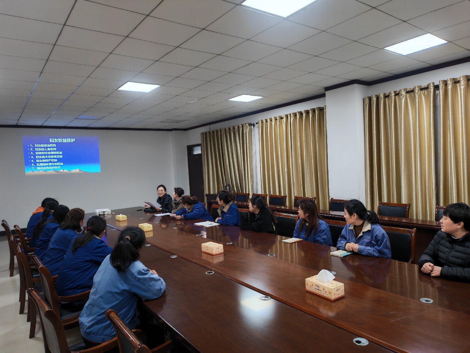 魯機(jī)公司開展“三八婦女節(jié)”普法活動