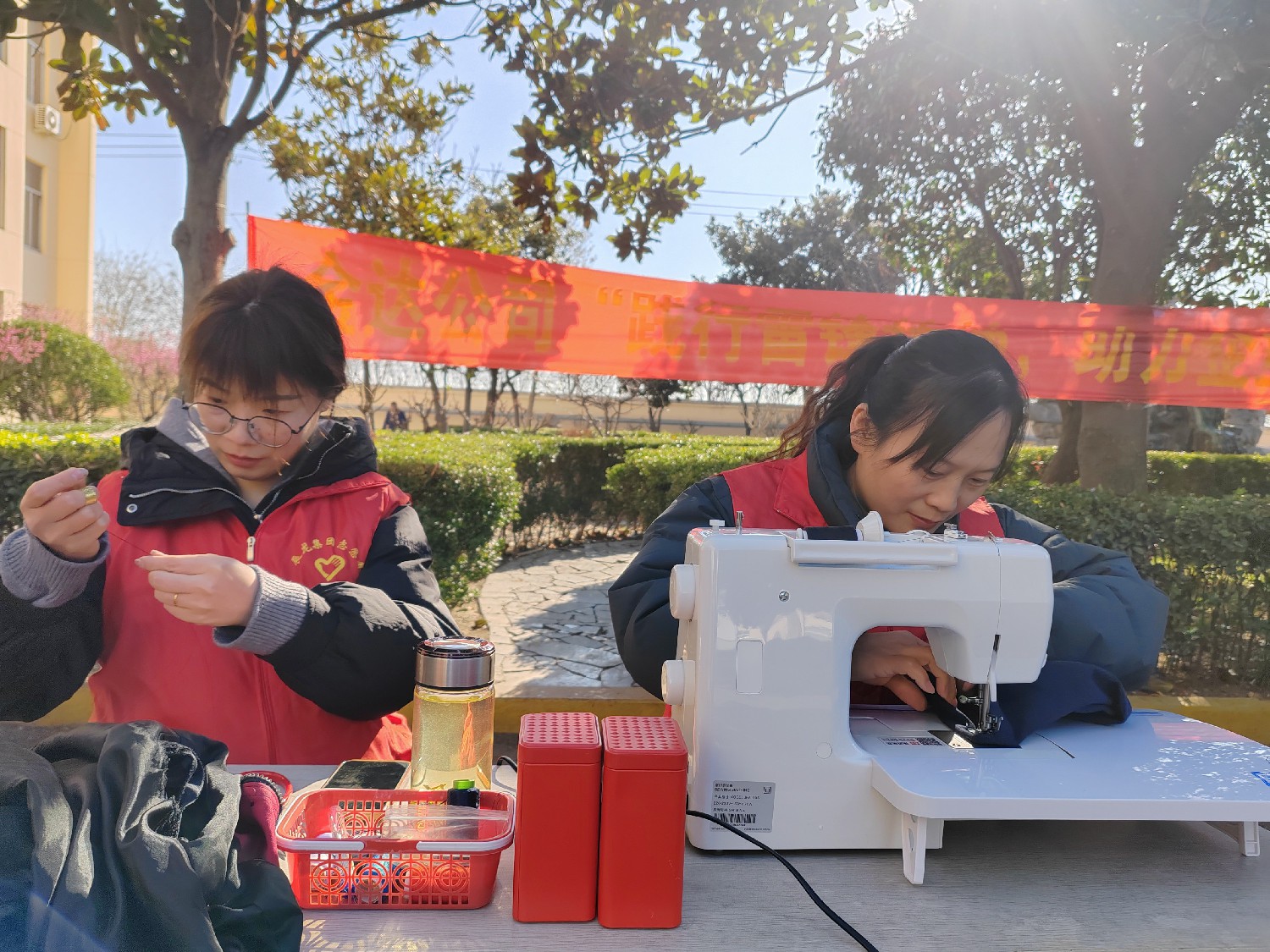 金達(dá)煤礦開(kāi)展“踐行雷鋒精神  助力企業(yè)前行”黨員志愿服務(wù)活動(dòng)